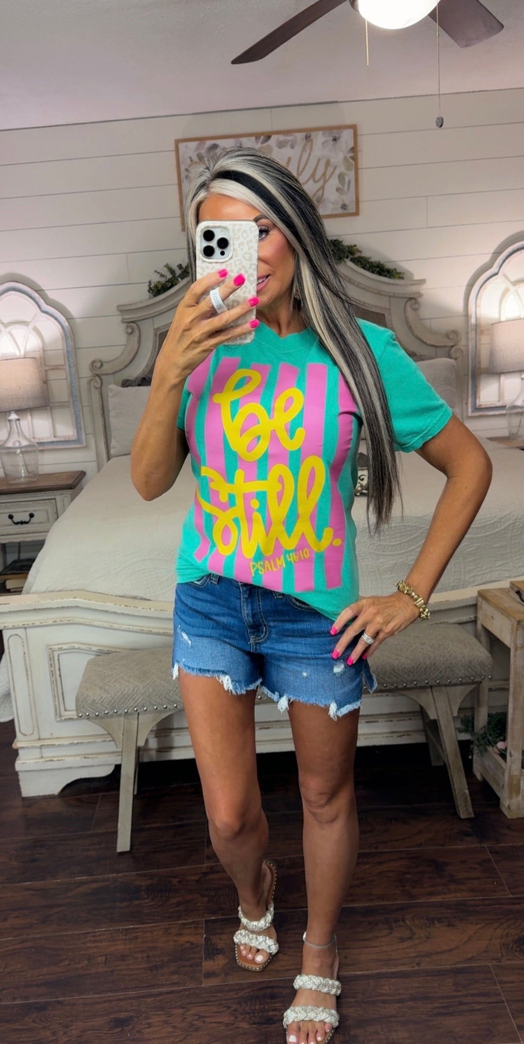 BE STILL GRAPHIC TEE